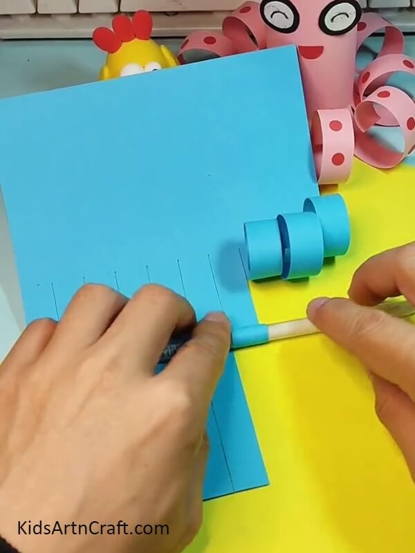Rolling the strips- Teach kids how to create a simple paper octopus with this tutorial. 