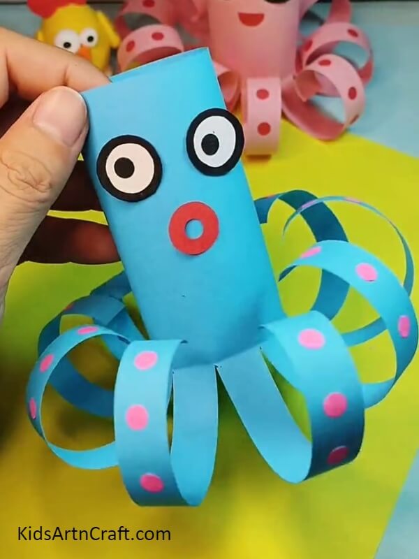 Happy and smiling octopus- A step-by-step tutorial to making a paper octopus with children.