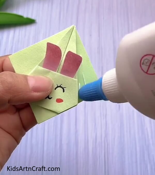 Applying Glue-A simple way to make a rabbit face art project with origami, perfect for young ones. 