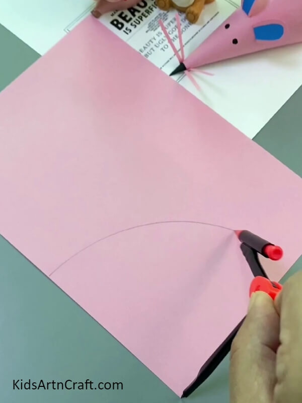 Drawing Quarter circle in the paper- This simple paper mouse finger puppet craft is ideal for novices. 