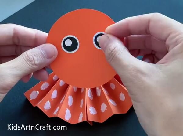 Making The Eyes - A Paper Octopus Creation Tutorial 