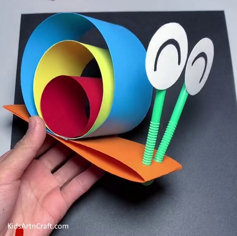 Make Eyes With White Craft Paper- Tutorial for a Simple Paper Snail Craft for the Children