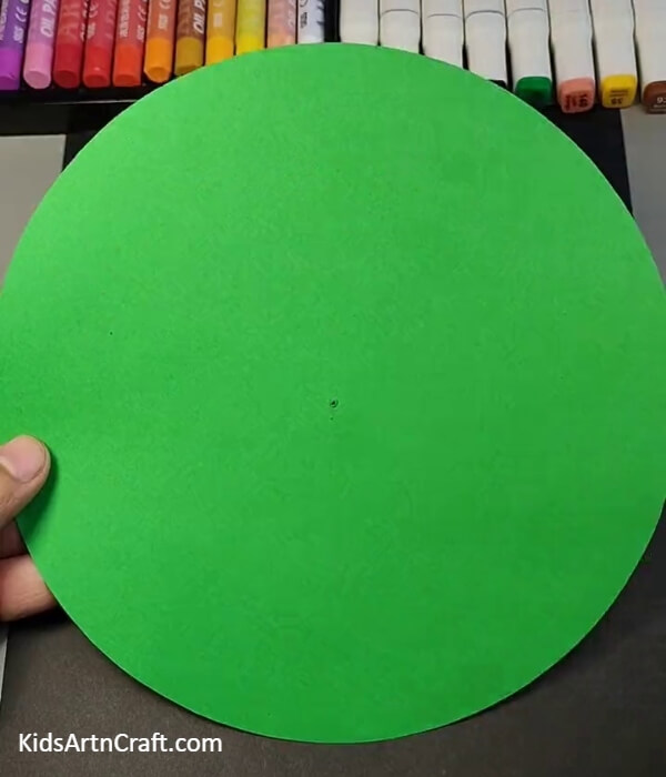 Cutting A Green Circle- Create a simple Watermelon Clock with some paper for children
