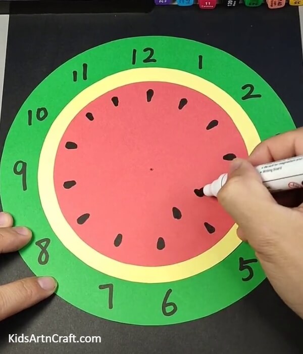 Drawing Watermelon Seeds-A fun project for children - building a Watermelon Clock with paper