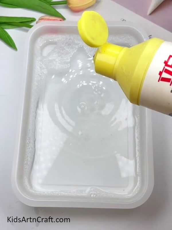Soap for Bubbles- How to Make a Bubble Blower with a Drinking Straw - DIY Tutorial for Kids