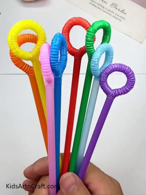 Colourful Bubble Blowers- Craft Tutorial that Teaches Kids How to Construct a Bubble Blower using a Straw