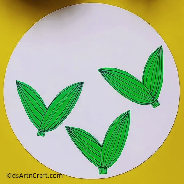 Make Leaves Of The Corn Using Green Paper- Crafting Corn Art Easily Through Finger Guidance For Novices 