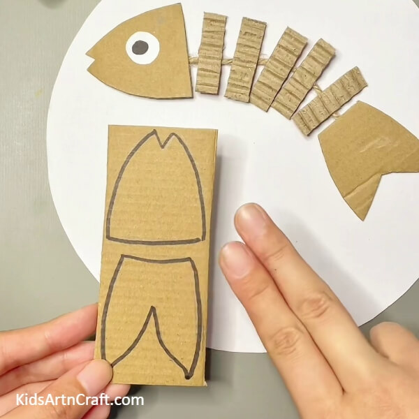 Making Fish Head And Tail - Creating a Fish Craft Using Cardboard That is Simple to Assemble 