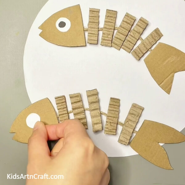 Making Eye - Building a Fish Craft from Cardboard, Not Challenging 
