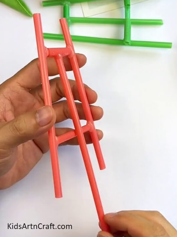 Levelling This Pasted Straw With The Structure-Constructing a Homemade Mobile Phone Stand Utilizing Straws: A Guide for Kids 