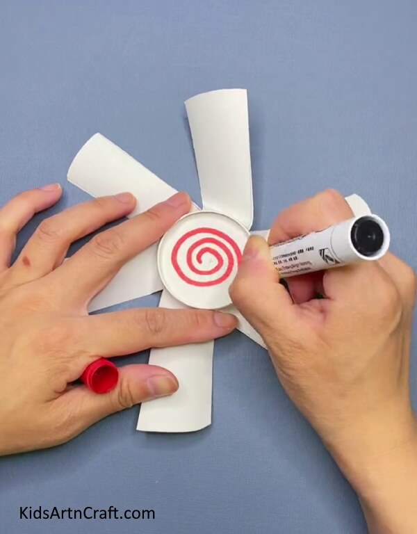 Draw a Spiral With a Red Marker/Sketch Pen-Build a Windmill Fan Toy From a Paper Cup For Youngsters