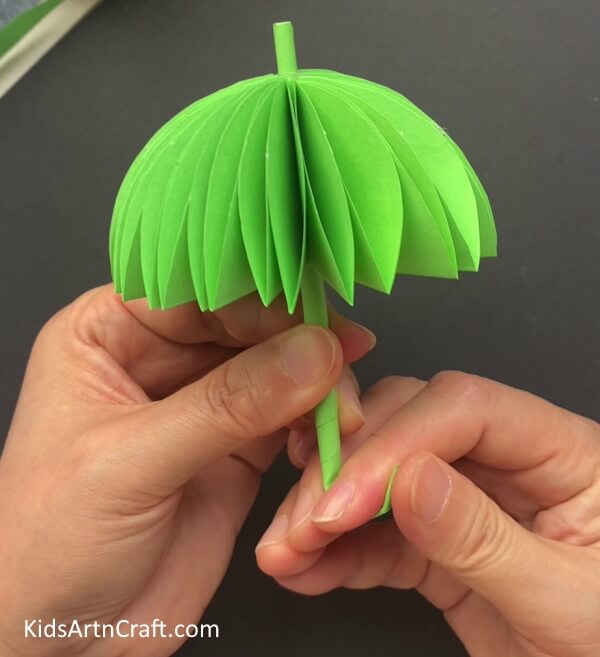 Making Handle Of The Umbrella - Kids' Art Project - Forming a Frog-Shaped Paper Umbrella