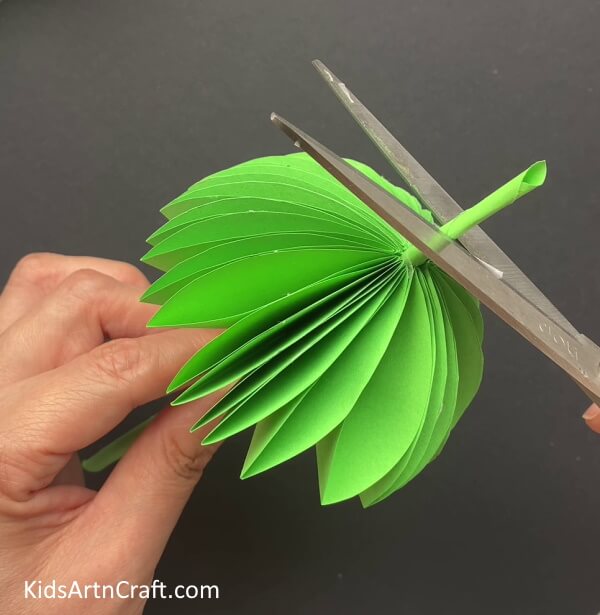 Cutting The Extra Stick - Arts and Crafts for Toddlers - Building a Frog-Formed Paper Umbrella 