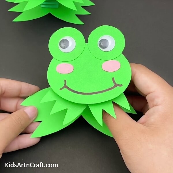 A jumping frog paper craft that will be a blast for the kids.