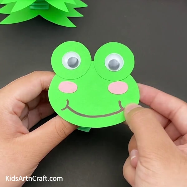 Pasting the Head on the Spring- Get the kids to make this delightful jumping frog paper craft. 