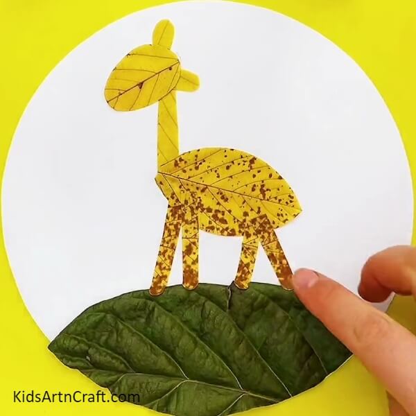 Making Ears And Legs - Designing an Appealing Giraffe Craft for Kids 