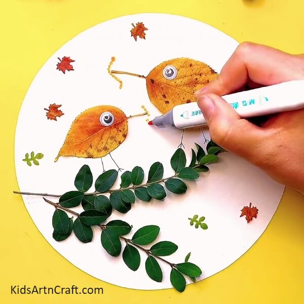 Drawing beak of the birds- Learn to make a Fall Leaves Bird by yourself with this tutorial for kids.