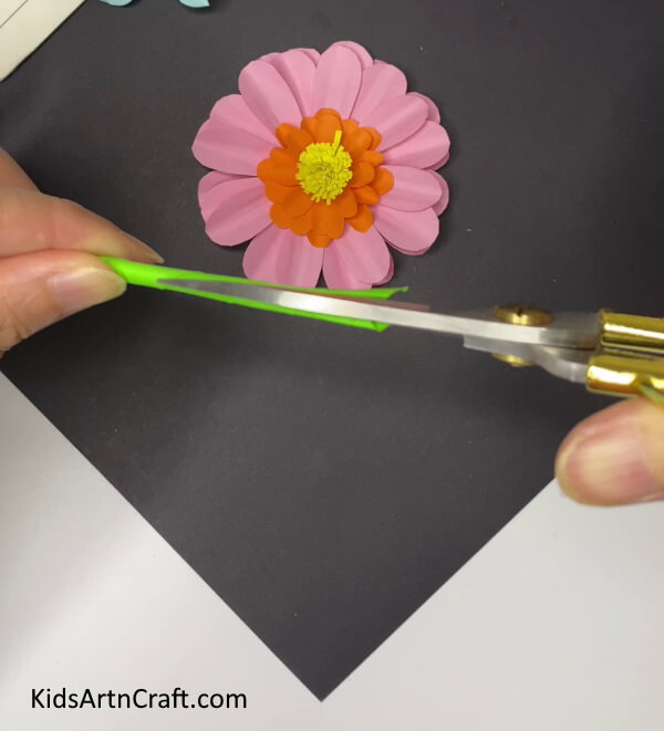 Making A Green Stem-Self-Made Paper Flower Decoration for Home 
