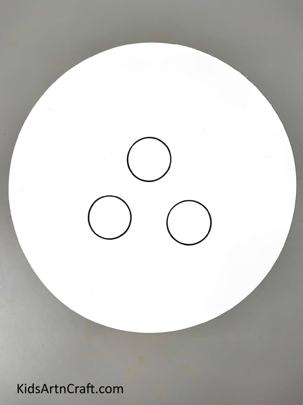 Drawing Three Circles On White Paper - An Effortless Method of Drawing a Chicken, Illustrated Step by Step