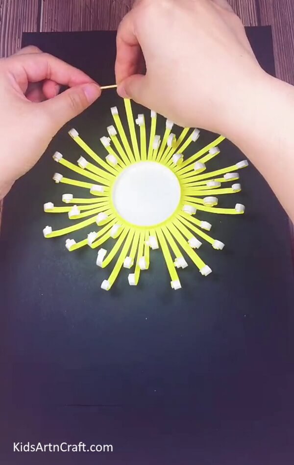 Finishing Up The Curls- Designing a flower from a paper cup for kids 