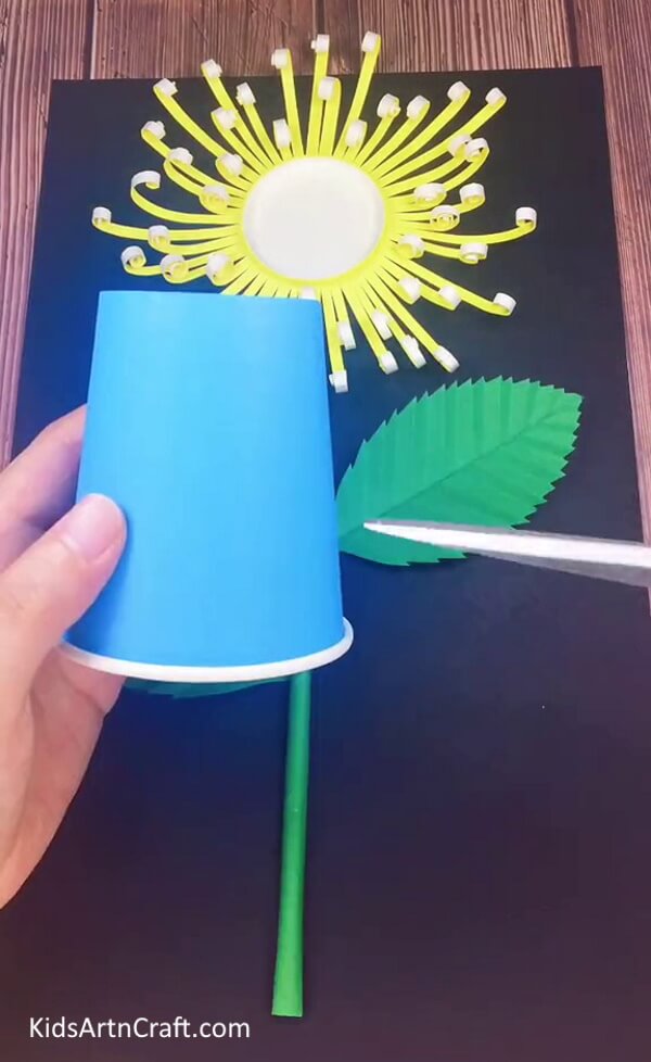 Making Flower Pot- Fabricating a flower from a paper cup for youngsters 