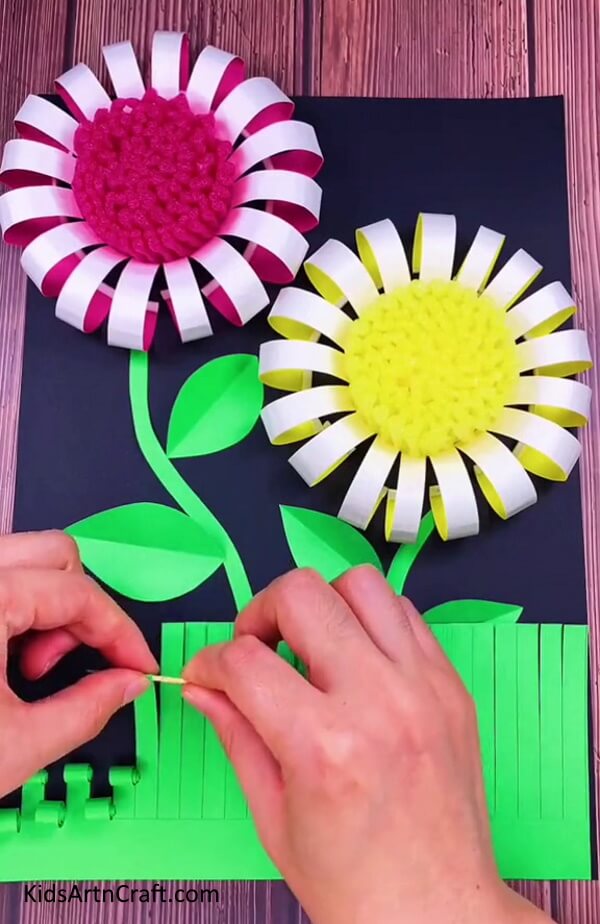 Curling The Grass - Teach kids how to make a Paper Cup Flower quickly