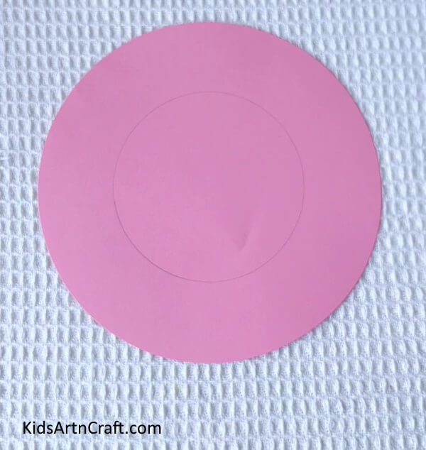Marking The Base Of The Hat Using Pink Craft Paper- Crafting a summer hat with paper and clay for youngsters