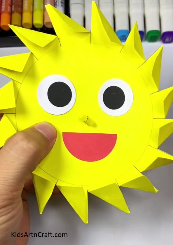Making Paper Sun- Learn how to make a paper sun toy that kids can blow on