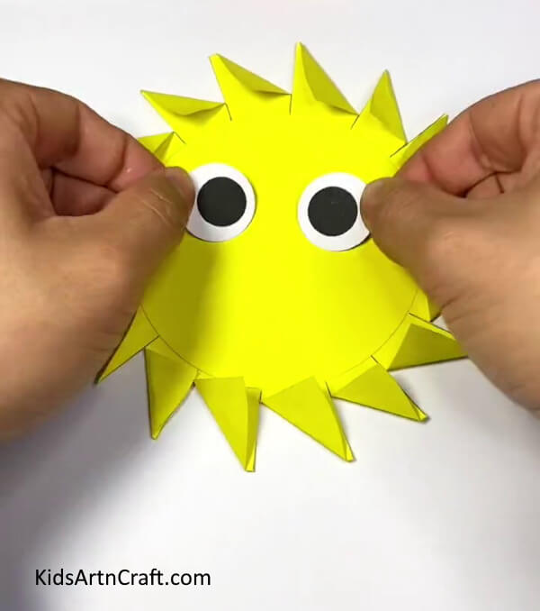 Pasting Eyes Of the Sun-Creating a paper sun toy that kids can use by blowing