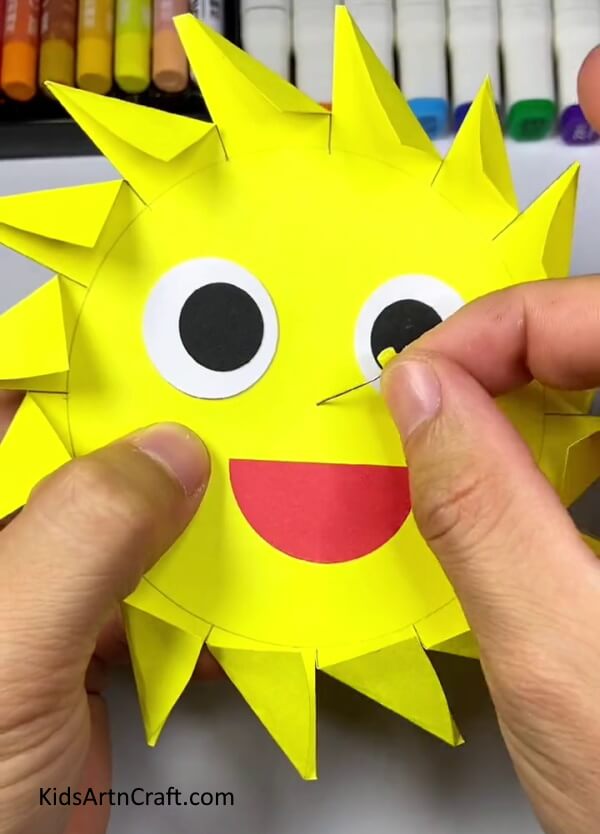 Inserting Aluminum Thin Wire To Make the Nose- Develop a paper sun toy which can be blown by kids