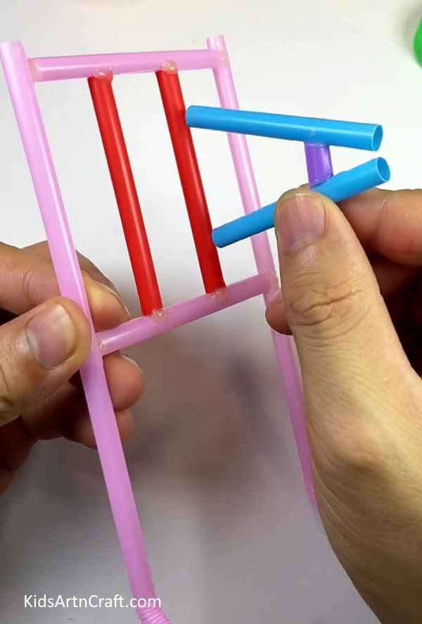 Connecting This  Shape To The Red Straws- An Instructional Tutorial on Building a Cart from Plastic Straws 