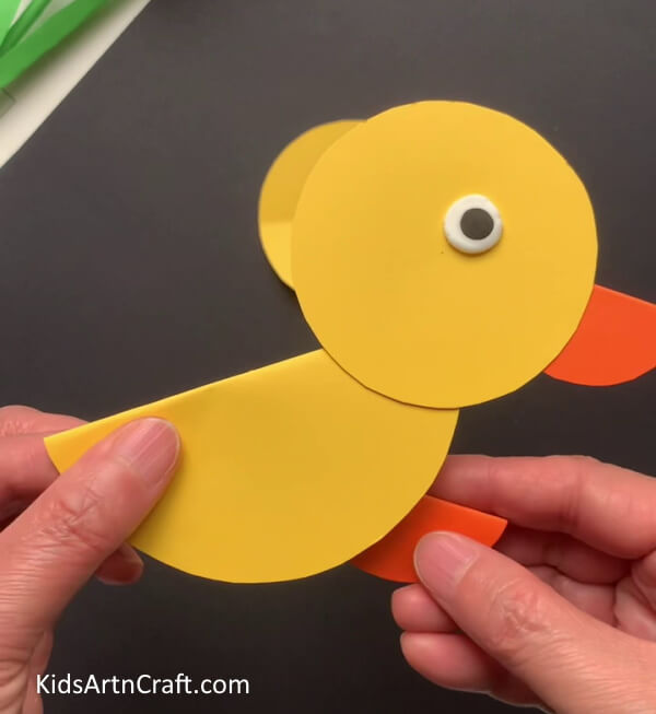 Pasting Legs Of Duck Crafting a circular paper duck