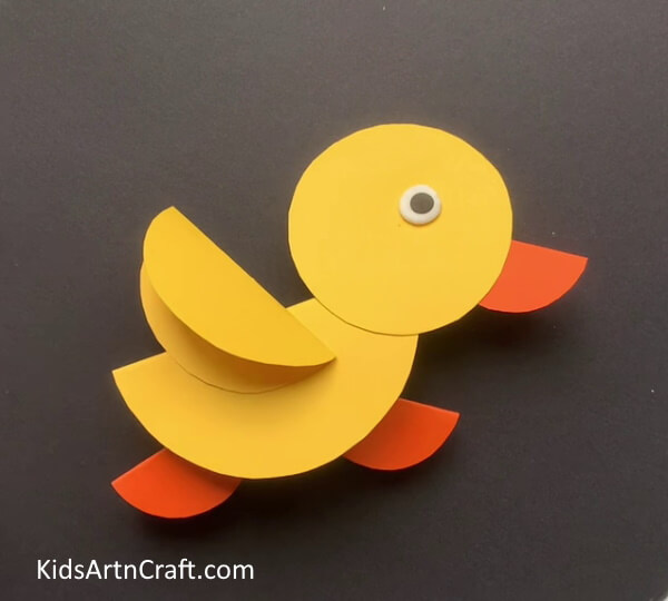 Constructing a Duck Craft Using Circle Paper