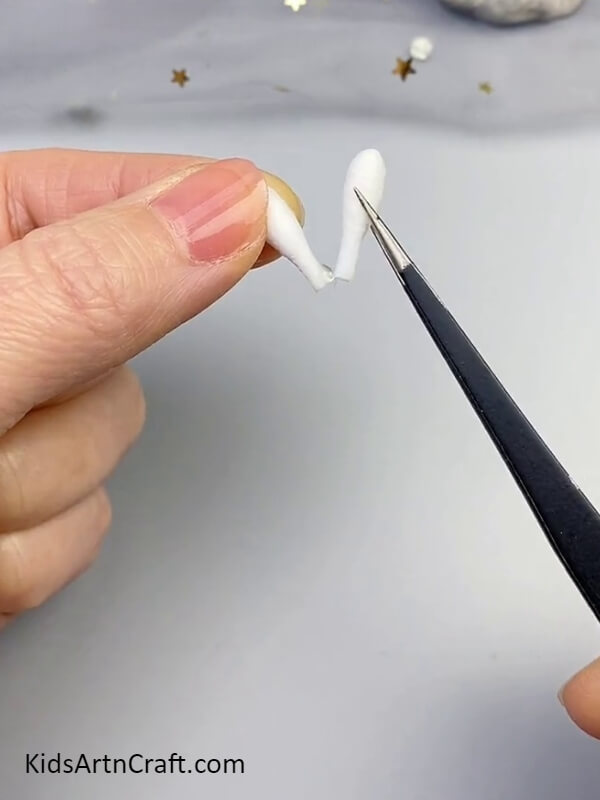 Stick Another Earbud Part with Glue Gun- Step-by-step guide to fashioning cotton earbud blossoms