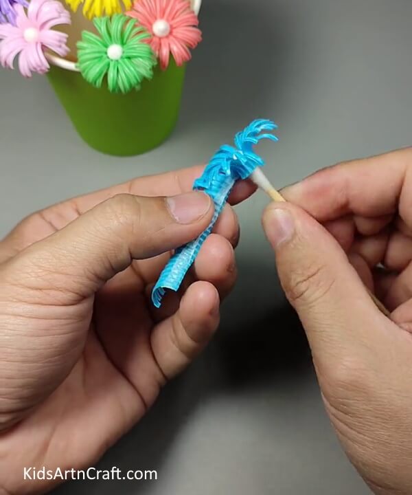 Wrapping The Petals Around The Earbud-Creating Drink Straw Flora for the little ones