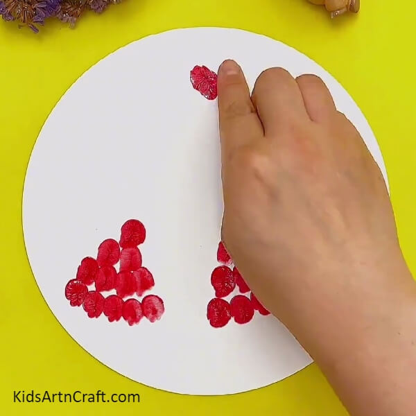 Make The Second Piece Of Watermelon-Produce Fingerprint Watermelon Pictures For Youngsters