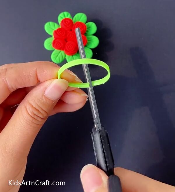 Cutting Open The Neck Of The Bottle Cap-Constructing a Flower Basket with Clay and Bottle Lid