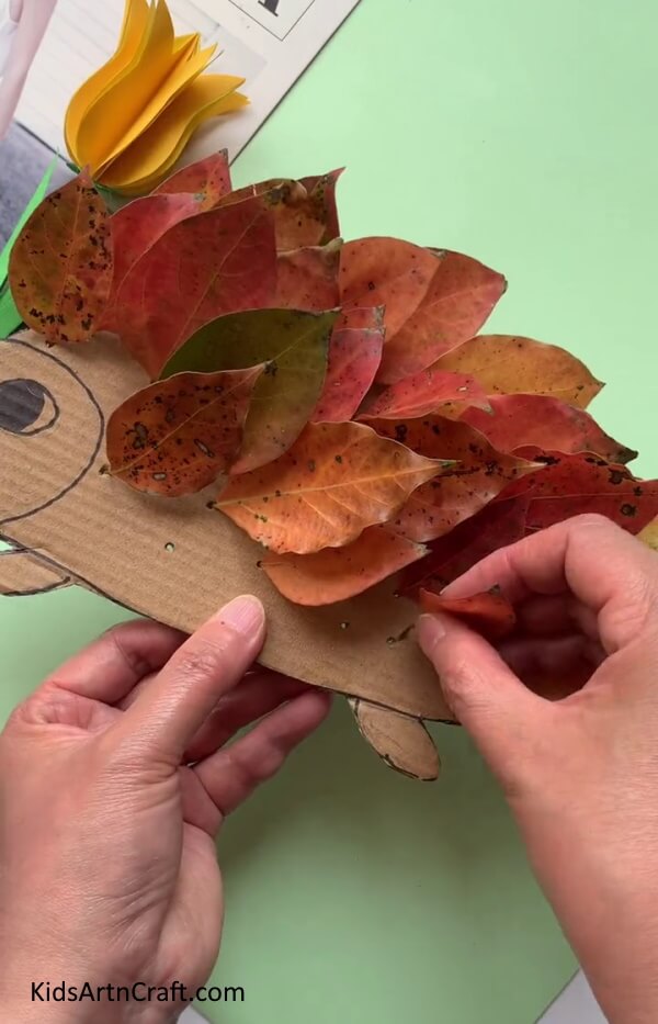 Completing The Hedgehog -It's a Cinch to Make a Hedgehog Using Leaves 