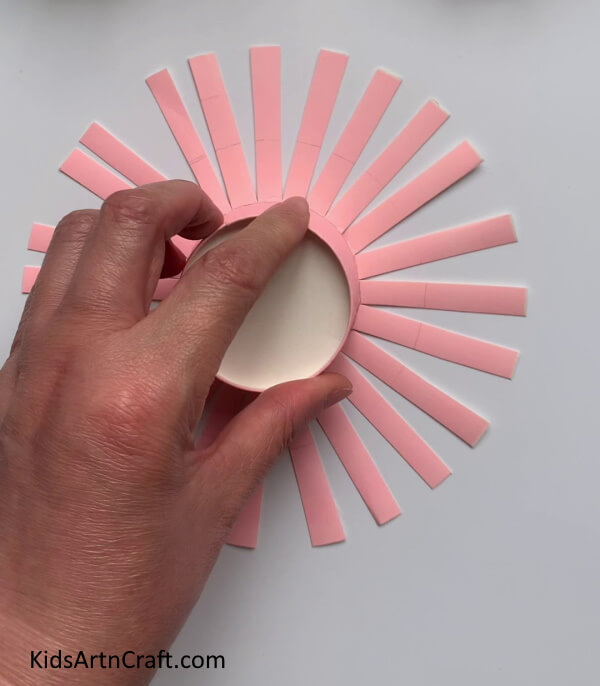 The Vertical Paper Strips - Constructing tiny hats made from paper cups for youngsters 