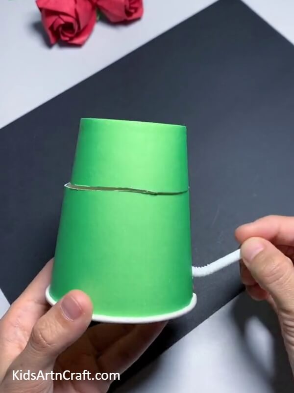 Closing The Mouth-This tutorial teaches children how to craft a frog puppet from a paper cup