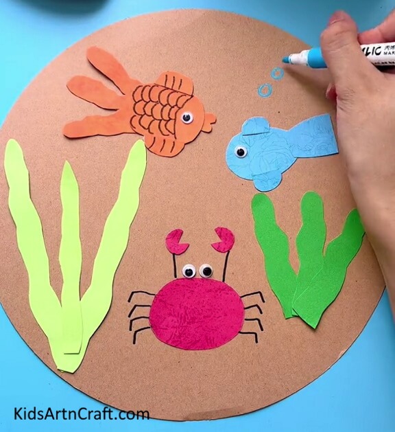 Drawing Bubbles-Crafting A Fish Tank Out Of Paper For Little Ones