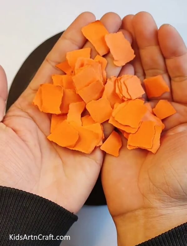 Tearing Them As Shown - Instructions for assembling a paper pumpkin