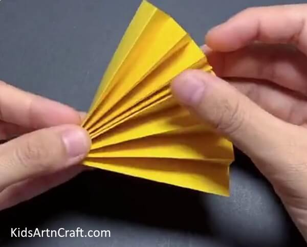 Making Fan-like Shape -Developing a Paper Sunflower Artwork for minors