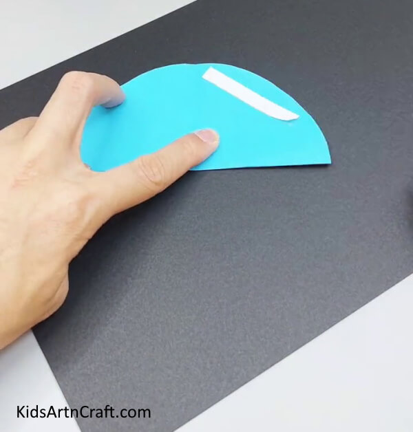 Applying Double-sided Tape - Simple way of making a paper umbrella for kids. 