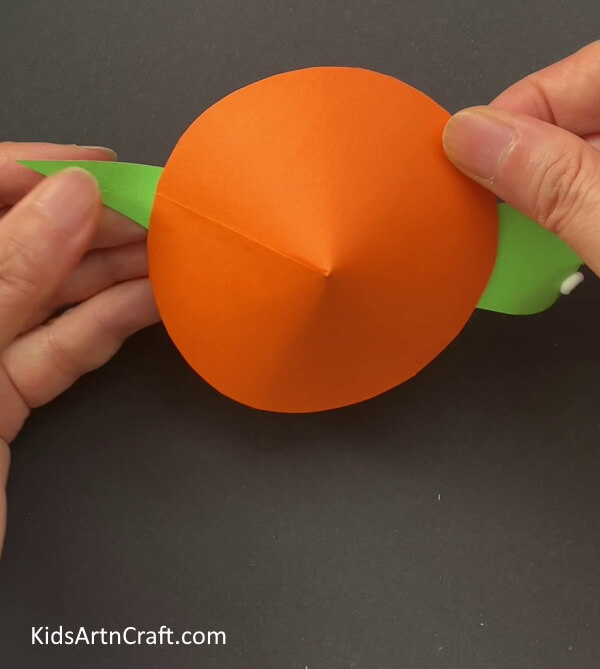 Making Tail - This paper turtle craft is a doodle for kids to put together