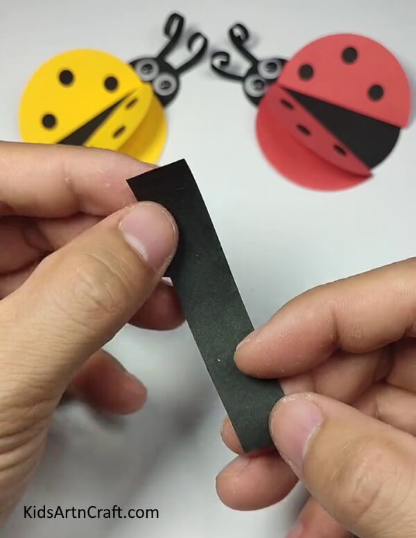 Making The Paper Ring-This tutorial shows kids how to assemble a ladybug paper ring. 