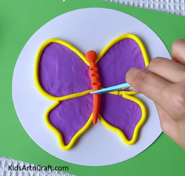 Make A Design On The Body Using A Clay Cutter Or Clay Knife-Design Butterfly Using Clay And Paper Step by Step Guide