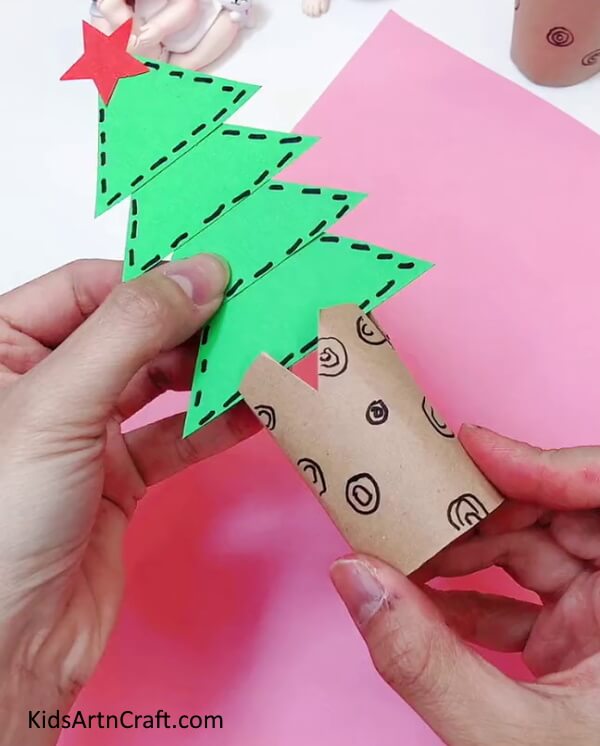 Fitting The Tree Top In The Trunk - Tutor your kids in building Christmas tree crafts.