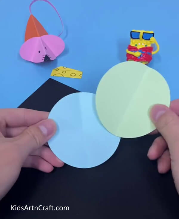 Take Blue and Green Craft Paper- Master producing a straightforward Paper Mouse Craft for minors 