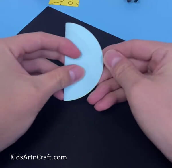 Fold the Circles- Teaching yourself to assemble an uncomplicated Paper Mouse Craft for children 